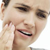 Почему болят зубы у взрослых и как появляется кариес?