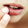 Как вернуть губам розовый оттенок? 3 натуральных средства от темных губ